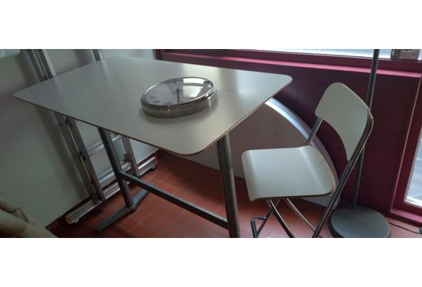 IKEA Statafel en 8 Klapkrukken en stalen vuilnisbak - IMG_20261025_143652_HDR IKEA Statafel en 8 Klapkrukken en stalen vuilnisbak - IMG_20261025_143652_HDR
