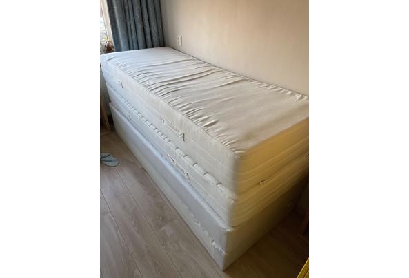 Ikea boxspring 2x matras en bedbodem van 80x200cm - 6475F88E-3047-4EC5-9386-65785A6B1172