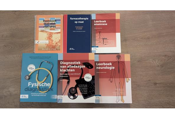physician assistant of geneeskunde studieboeken - PXL_20251209_194743067-MP