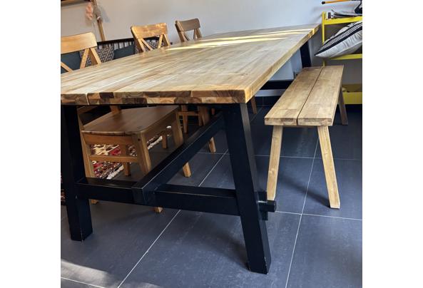 Robuuste houten eettafel 235cm met 3 stoelen - IMG_5101 Robuuste houten eettafel 235cm met 3 stoelen - IMG_5101