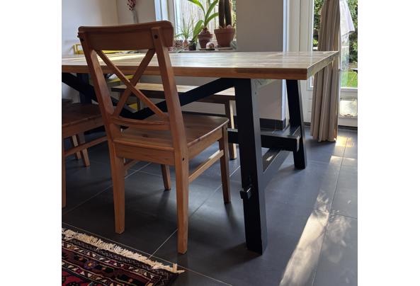 Robuuste houten eettafel 235cm met 3 stoelen - IMG_5102 Robuuste houten eettafel 235cm met 3 stoelen - IMG_5102