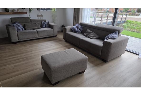 2,5 en 3 zits bankstel met hocker - 20251215_121526