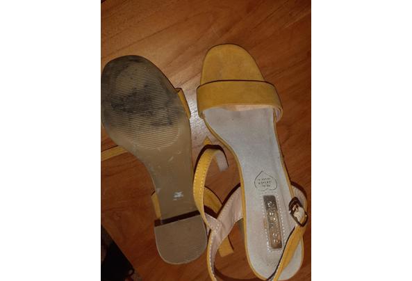 Gele sandalen met hak, maat 39 - 20260214_171242