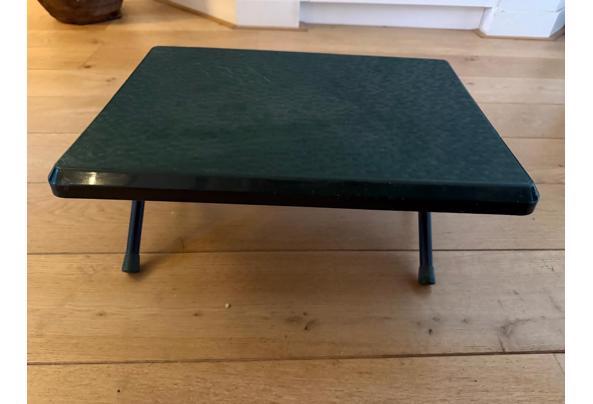 Laag tafeltje (voor koken bijv) - 1762f443-56e5-4d00-bb1c-745b71d95a3a