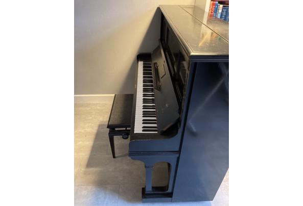 Oude piano met een prachtig geluid - BF5962CA-B289-425E-B341-84FC909532CA_1_105_c