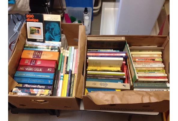 Klein formaat boeken diverse titels en soorten uitgeverijen  - 9073976A-F318-45C1-97B9-A5FE26154418_637495266816291830