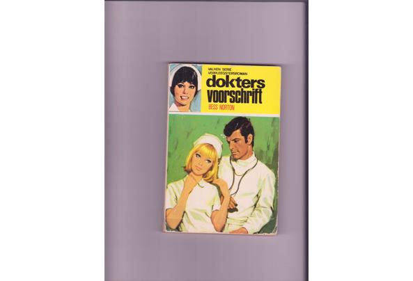 Klein formaat boeken diverse titels en soorten uitgeverijen  - B80DDB50-BDAF-4F88-9B54-D4246972244A_637495265525631038