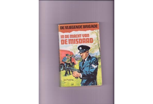 Klein formaat boeken diverse titels en soorten uitgeverijen  - C981DD59-FB41-4AC1-A0CA-602BD5D3C4AF_637495265478790248