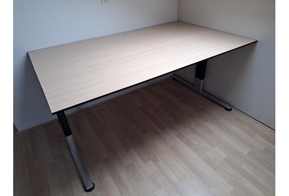 Bureau met houten blad - 20241210_115825