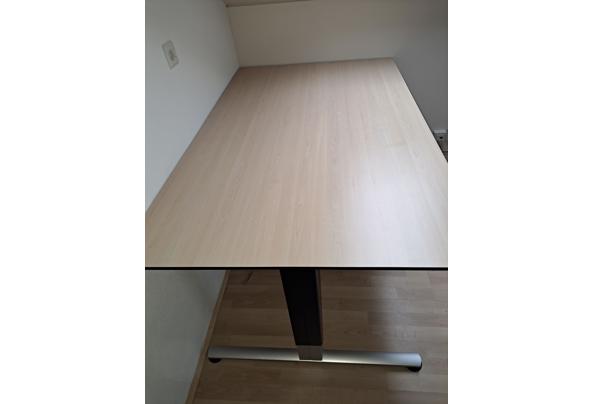 Bureau met houten blad - 20241210_115853