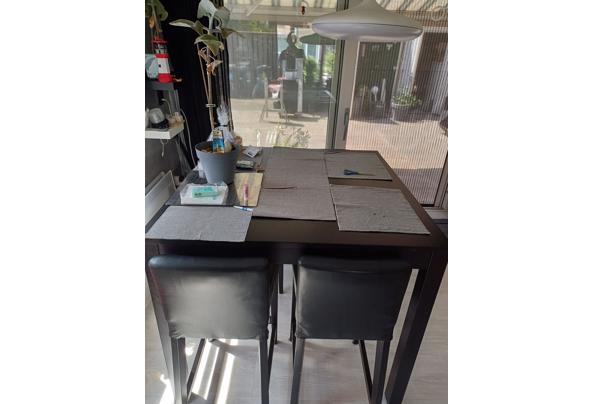 Mooi bar tafel met stoelen  - 20250618_122601
