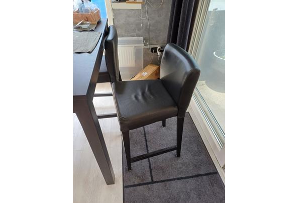 Mooi bar tafel met stoelen  - 20250618_122645
