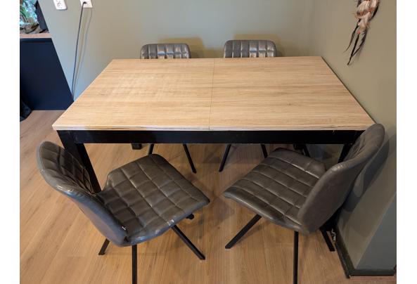 Uitschuifbare eettafel "Bjursta" IKEA + 4 stoelen - PXL_20251010_093949394