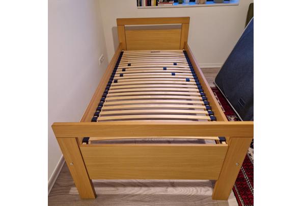 Eenpersoons bed met lattebodem en matras - 20260117_083520