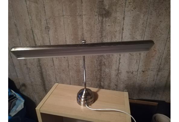Ikea lamp met USB-aansluiting  - IMG_20230103_160642