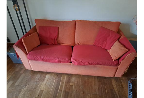 Oranje en rode bedbank. Zit nog lekker bed is makkelijk uitklapbaar - 20260209_130233