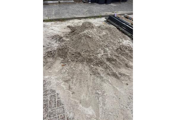 Ongeveer een halve kuub zand - IMG-20250806-WA0000