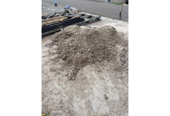 Ongeveer een halve kuub zand - IMG-20250806-WA0001
