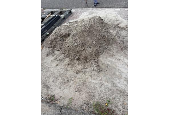 Ongeveer een halve kuub zand - IMG-20250806-WA0002