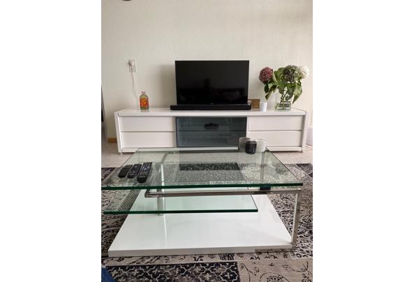 Tv meubel wit en glas moderne en strak  - 00D24970-A968-4CAA-BA3C-5D924698F5BE
