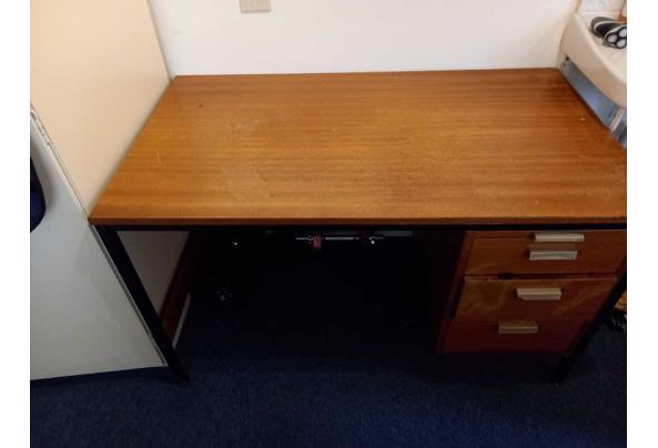 Bureau kan uit elkaar gehaald worden - WhatsApp-Image-2023-07-04-at-08-50-59(2)