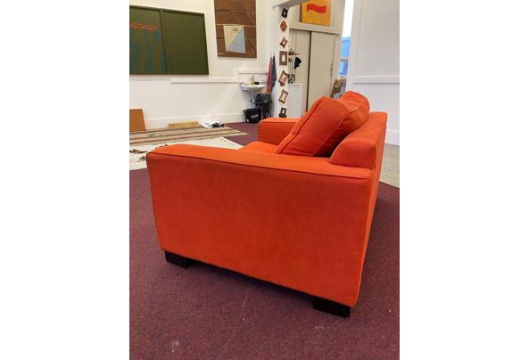 Rood/oranje bankje/loveseat/stoel - ebb0a5bf-4a51-4706-80fa-6435a2858d5f