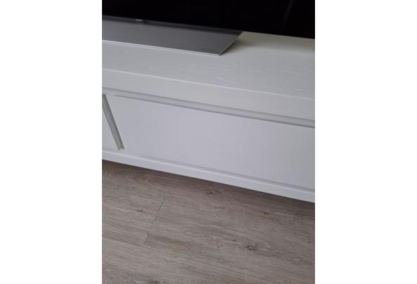 Witte massief houten (tv) dressoir met 2 lades - 20260326_100131