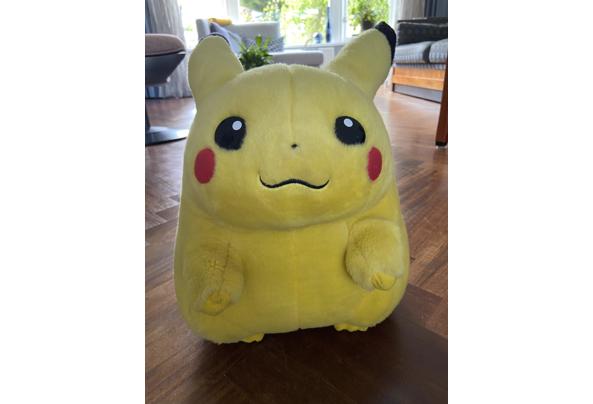 Pikachu knuffel 35 cm - A5221BE6-EB37-4F9C-A060-CA242614C3CB