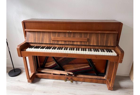 Open piano - 032D1BE8-36B9-42BC-9D45-24FAB9026849