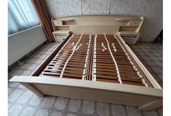 Bed incl. 2 verstelbare elektrische lattenboden en 2 nachtkasten - Bed1
