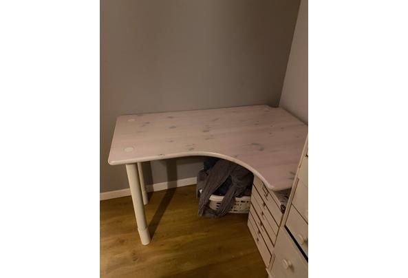 (hoek) Bureau in goede staat met afdraaibare poten. - image1-2
