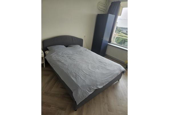 Tweepersoonsbed met hoofdbord en matras - 20250531_153031