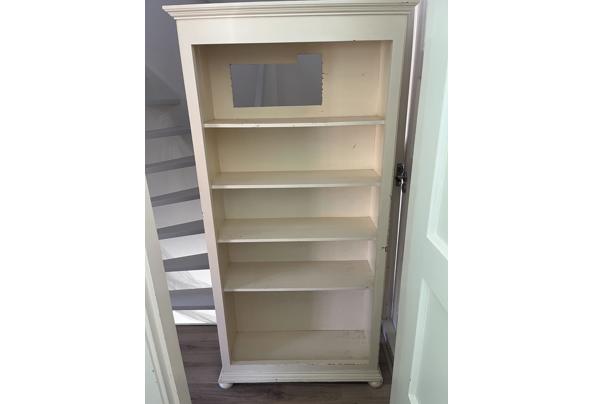 Boekenkast hout - 83002193-CB56-43BA-AB54-620C1443D126