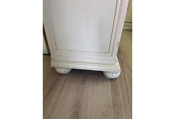 Boekenkast hout - F989F58E-11FD-4833-A650-965B2DFA37DB