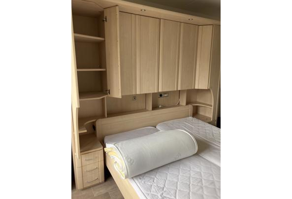 Elektrisch verstelbaar bed met bedombouw - image