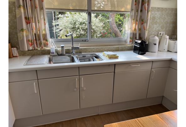 Degelijke U-vormige witte keuken - keuken-lang-deel-3-38