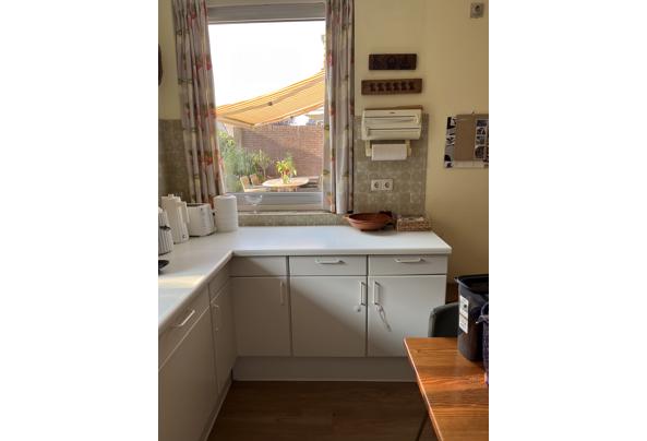 Degelijke U-vormige witte keuken - keuken-rechter-deel-1-80