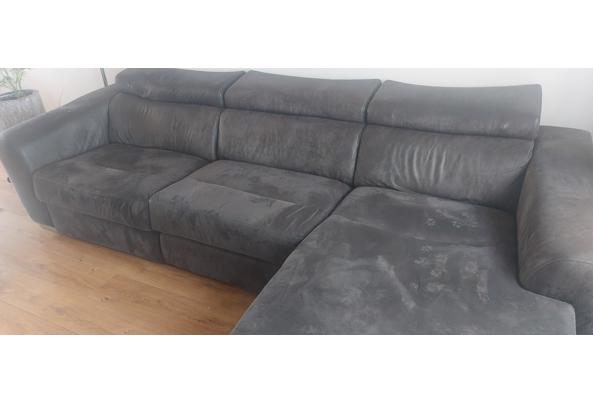 Bruine bank met voetensteun en hocker - 20260412_134345