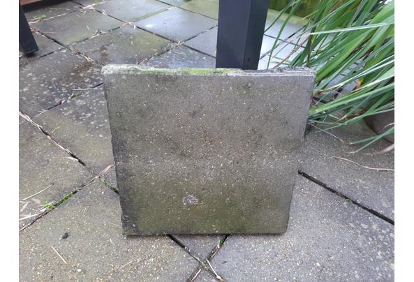 Betonnen terrastegels 30*30 cm met holle onderkant - 20220129_104743