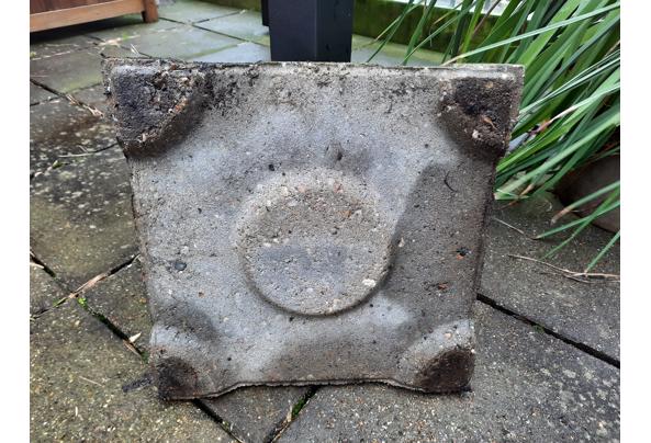 Betonnen terrastegels 30*30 cm met holle onderkant - 20220129_104755