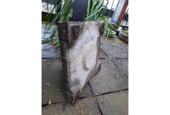 Betonnen terrastegels 30*30 cm met holle onderkant - 20220129_104817