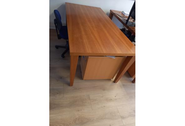 tafel of bureau kersenhout - 20260714_130455