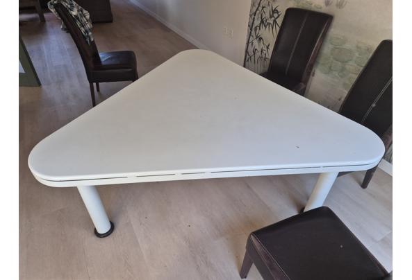 Eettafel driehoek voor 6 personen, stevig met kleine beschadigingen - 17922261795035103408536751175233