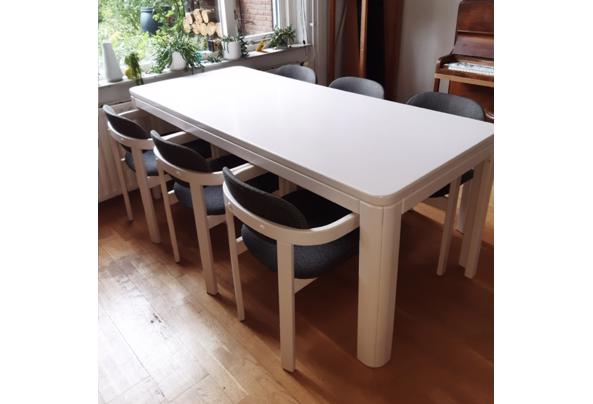 Oerdegelijke eettafel met 6 stoelen - 20251006_112632