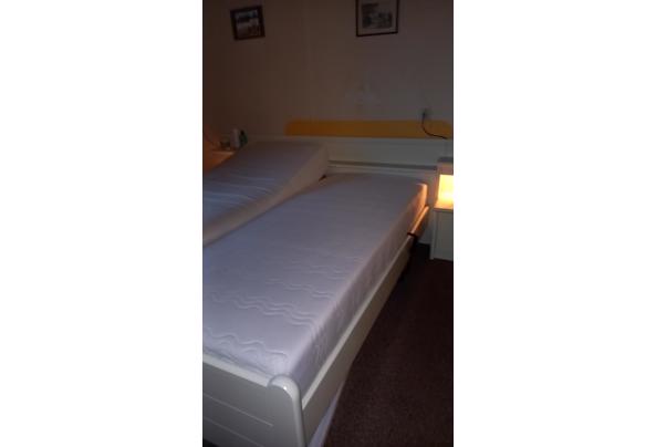 BED met elektrische lattenbodems 80x200 met matrassen - Foto-11