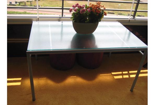 Mooie (tuin) tafel met aluminium frame en glazen blad - IMG_3772
