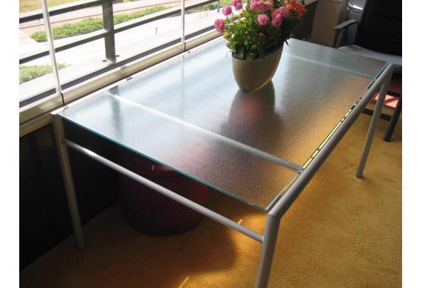 Mooie (tuin) tafel met aluminium frame en glazen blad - IMG_3773