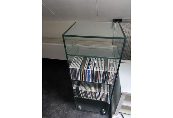 CD rek van glas - DFCD8C01-8922-4DED-A1F6-C6E0EB0CB776