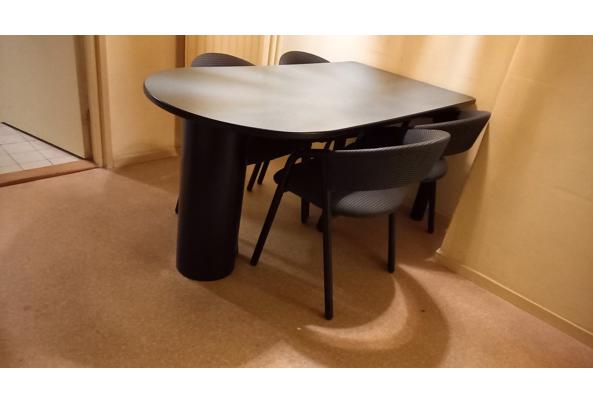 EETTAFEL MET 4 BIJPASSENDE STOELEN in Nijkerk - Huis en Inrichting