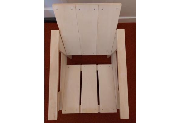 Twee kratstoelen met tafeltje - 20260330_143648